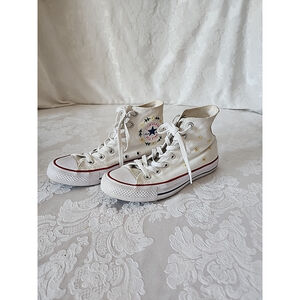 Converse Chuck Taylor All Star High Tops Embroidered Daisys White M5, W7
